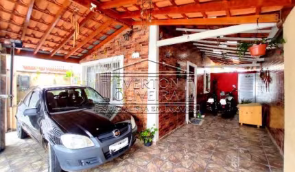 Casa com 3 quartos à venda no Jardim São José, Jacareí  por R$ 390.000