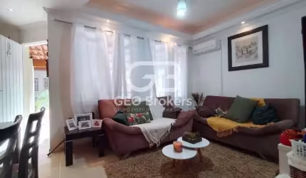 Casa em condomínio fechado com 2 quartos à venda no Jardim do Portal, Jacareí  por R$ 320.000