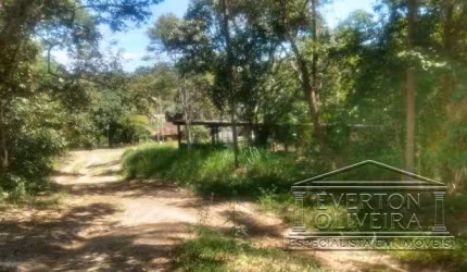 Chácara / sítio com 2 quartos à venda no Parateí do Meio, Jacareí  por R$ 1.000.000