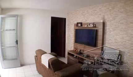 Casa com 2 quartos à venda no Jardim Vera Lucia, Jacareí  por R$ 300.000