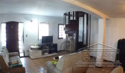 Casa com 2 quartos à venda no Jardim Jacinto, Jacareí  por R$ 500.000