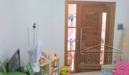 Casa com 2 quartos à venda no Jardim Santa Marina, Jacareí  por R$ 288.000