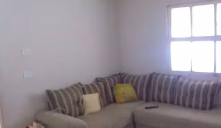 Casa com 3 quartos à venda no Jardim Bela Vista, Jacareí  por R$ 220.000