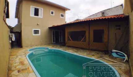 Casa com 3 quartos à venda no Jardim Terras de São João, Jacareí  por R$ 745.000