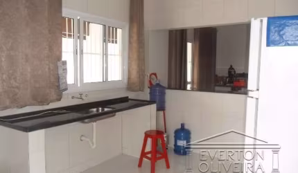 Casa com 3 quartos à venda no Jardim Maria Amélia, Jacareí  por R$ 600.000