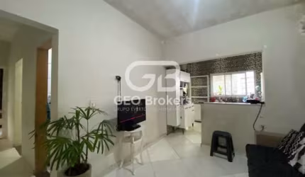 Casa com 2 quartos à venda no Jardim Maria Amélia, Jacareí  por R$ 265.000