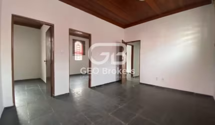 Casa com 3 quartos à venda no Centro, Jacareí  por R$ 430.000