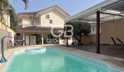Casa em condomínio fechado com 3 quartos à venda no Loteamento Villa Branca, Jacareí  por R$ 1.700.000