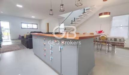 Casa em condomínio fechado com 3 quartos à venda no Jardim Jacinto, Jacareí  por R$ 1.100.000