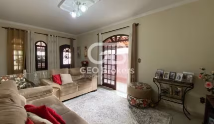 Casa com 3 quartos à venda no Jardim Colônia, Jacareí  por R$ 370.000