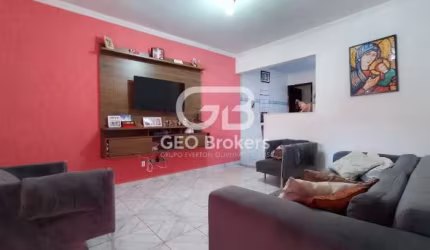 Casa com 4 quartos à venda no Parque Califórnia, Jacareí  por R$ 400.000