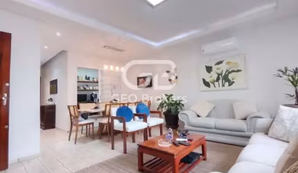 Casa com 3 quartos à venda no Jardim Siesta, Jacareí  por R$ 780.000