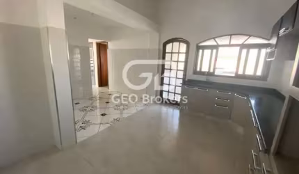 Casa com 2 quartos à venda no Centro, Jacareí  por R$ 350.000