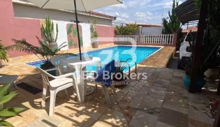 Casa com 2 quartos à venda na Vila Formosa, Jacareí  por R$ 650.000