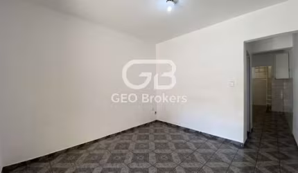 Casa com 2 quartos para alugar no Jardim Santa Marina, Jacareí  por R$ 1.350