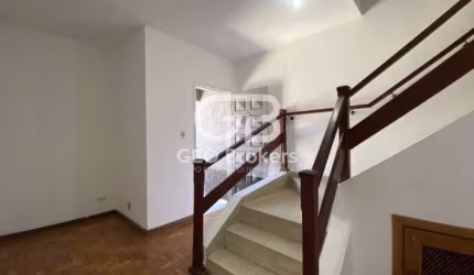 Casa com 3 quartos para alugar no Parque Brasil, Jacareí  por R$ 2.550