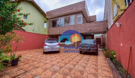 Sobrado com 7 dormitórios à venda, 323 m² por R$ 750.000,00 - Estância Balneária Belmira Novaes - Peruíbe/SP