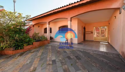 Casa a 500 metros da praia com 3 dormitórios à venda, 179 m² por R$ 500.000 - Jardim Casablanca - Peruíbe/SP