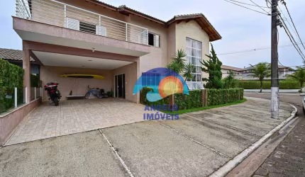 Sobrado com 3 dormitórios à venda, 220 m² por R$ 1.100.000,00 - Jardim Três Marias - Peruíbe/SP