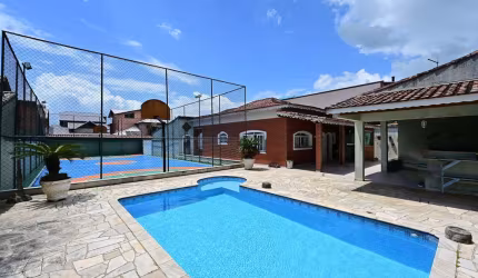 Casa com área de lazer espetacular à venda,Centro - Peruíbe/SP