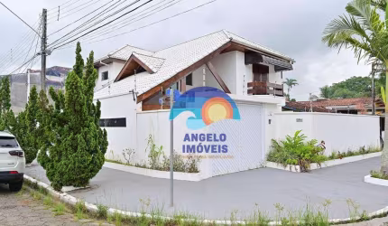 Sobrado com 4 dormitórios à venda, 200 m² - Centro - Peruíbe/SP