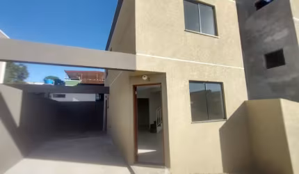 Oportunidade Única! Sobrado Sitio Cercado, em condomínio R$349.000,00