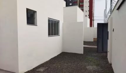 Casa à venda, 2 quartos, 1 suíte, JARDIM HOLANDA - Uberlândia/MG