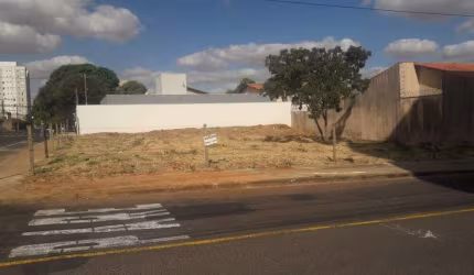 Terreno espaçoso no Encantador Bairro Santa Mônica, em Uberlândia!