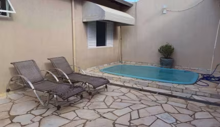 Casa à venda, 3 quartos, 1 suíte, 2 vagas, Santa Mônica - Uberlândia/MG