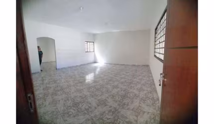 Casa à venda, 4 quartos, 1 suíte, 3 vagas, Santa Mônica - Uberlândia/MG
