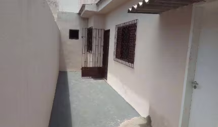 Casa à venda, 2 quartos, 1 suíte, CUSTODIO PEREIRA - Uberlândia/MG
