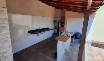 Casa Espaçosa de 3 Quartos com Suíte, Área Gourmet e Edícula no Bairro Dona Zulmira!
