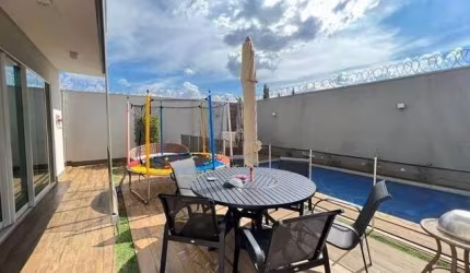 Casa à venda, 3 quartos, 3 suítes, 4 vagas, MORADA DA COLINA - Uberlândia/MG