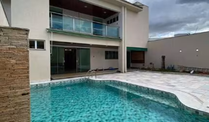 Linda casa sobrado com 4 suítes, no Jardim Karaiba
