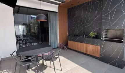 Excelente casa com varanda gourmet e closet no Jardim das Palmeiras.