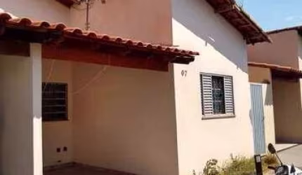 Casa à venda, 2 quartos, 1 vaga, JARDIM HOLANDA - Uberlândia/MG