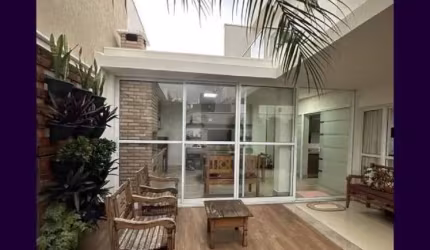 Linda casa de 2 pavimentos a venda no Condomínio Village Paradiso 2