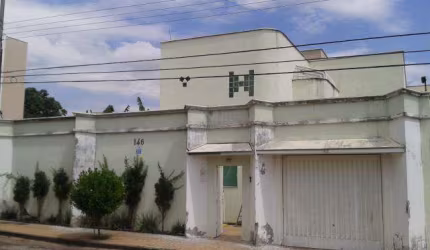 Casa à venda, 4 quartos, 4 suítes, 2 vagas, Santa Mônica - Uberlândia/MG
