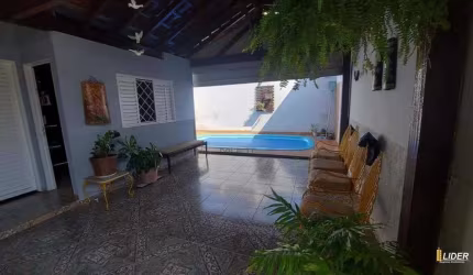 Casa à venda, 3 quartos, 1 suíte, 4 vagas, JARDIM PATRICIA - Uberlândia/MG