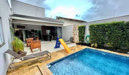 Casa à venda, 3 quartos, 3 suítes, 3 vagas, Santa Mônica - Uberlândia/MG