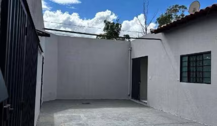 Casa à venda, 3 quartos, 2 vagas, JARDIM CANAA - Uberlândia/MG