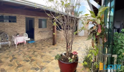 Casa à venda, 6 quartos, 2 suítes, 4 vagas, MARTA HELENA - Uberlândia/MG