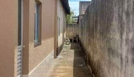 Casa à venda, 2 quartos, 1 vaga, LARANJEIRAS - Uberlândia/MG