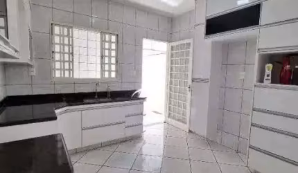 Casa à venda, 3 quartos, 1 suíte, 2 vagas, JARDIM PATRICIA - Uberlândia/MG