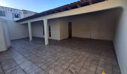 Casa para aluguel, 3 quartos, 1 suíte, Segismundo Pereira - Uberlândia/MG