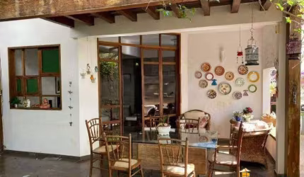 Casa à venda, 4 quartos, 2 suítes, 2 vagas, Centro - Uberlândia/MG