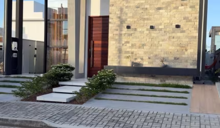 CASA EM CONDOMÍNIO FECHADO