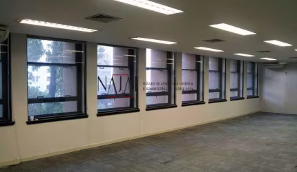 Vendo andar inteiro comercial no Centro.  Com 484m-Candelaria.