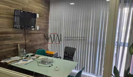 EXCELENTE SALA COMERCIAL NA AV. TREZE DE MAIO - CENTRO