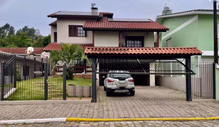 Casa à Venda em Carlos Barbosa no bairro Ponte Sêca - 4 Dormitórios, 01 suite, piscina